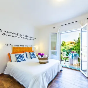 Le Maschere Bed & Breakfast